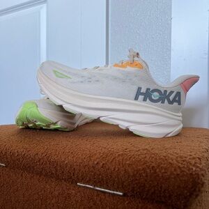 Hoka Clifton 9 Cream Women’s Size 8